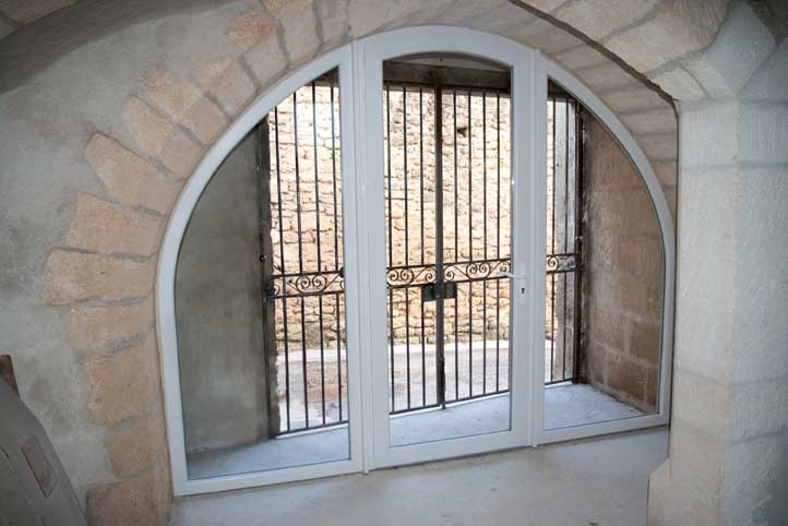 Rénovation de porte sur structure pierre